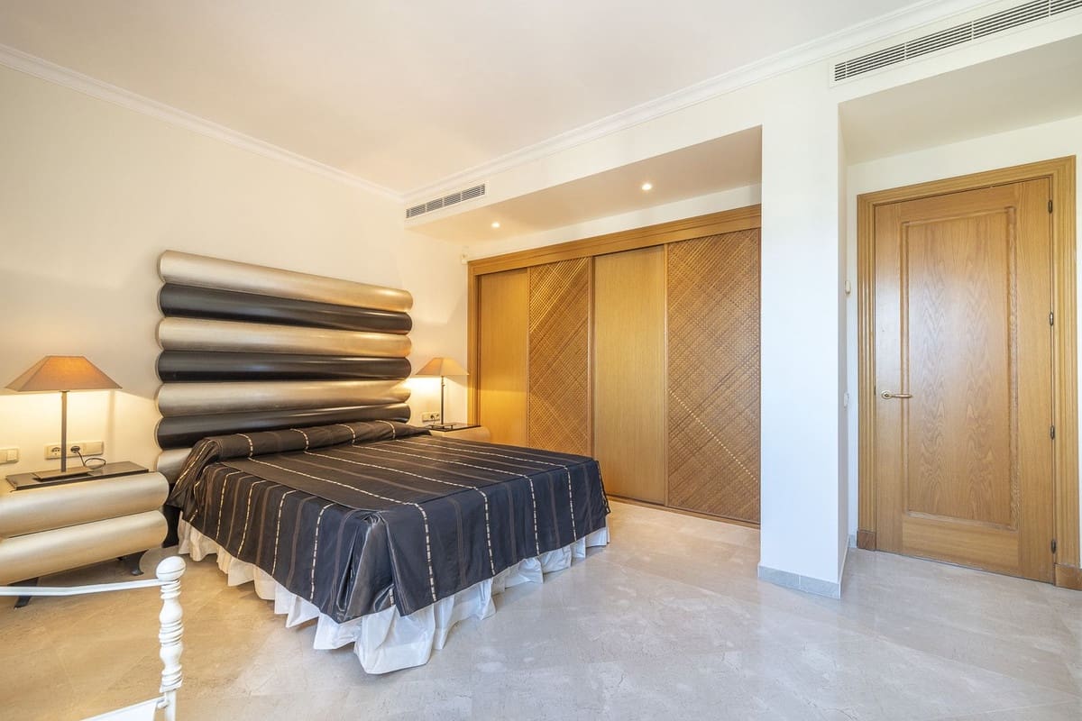 3 slaapkamer Penthouse te koop in Estepona met zwembad - € 2.795.000 (Ref: 10038591)