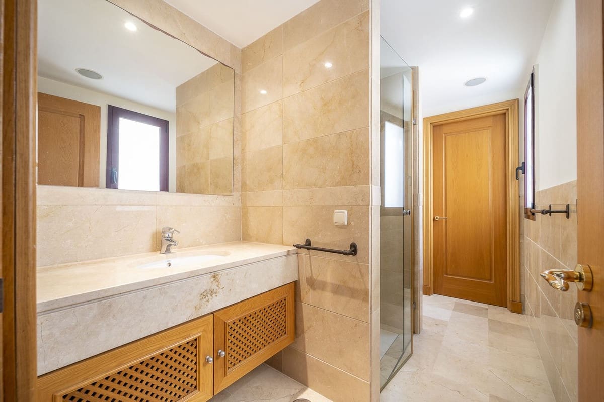 3 slaapkamer Penthouse te koop in Estepona met zwembad - € 2.795.000 (Ref: 10038591)