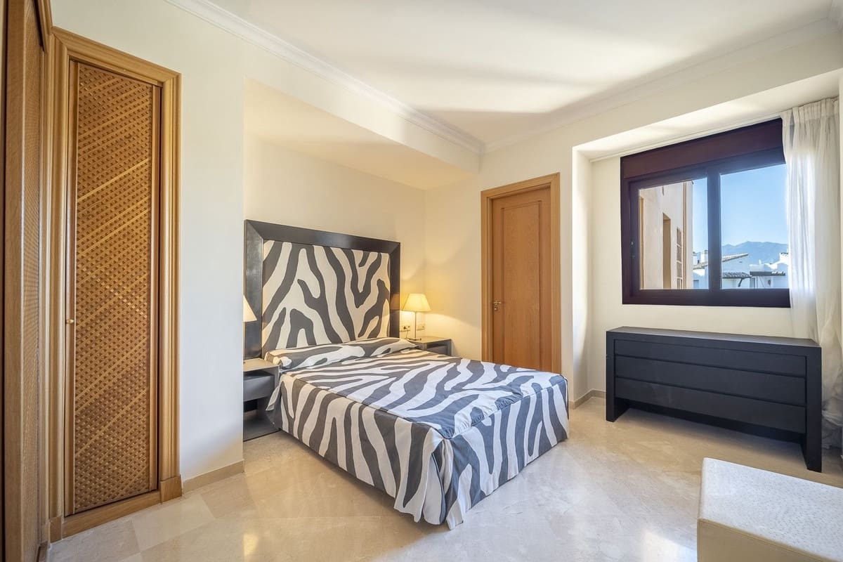 3 slaapkamer Penthouse te koop in Estepona met zwembad - € 2.795.000 (Ref: 10038591)