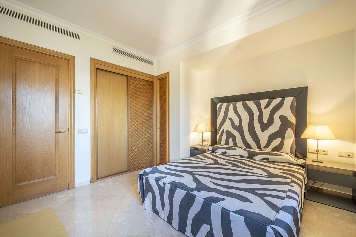 3 slaapkamer Penthouse te koop in Estepona met zwembad - € 2.795.000 (Ref: 10038591)