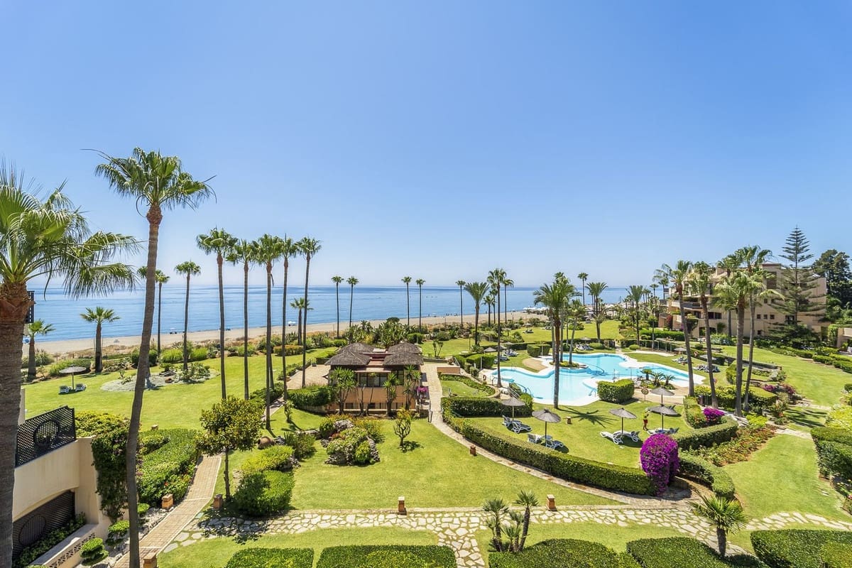 3 slaapkamer Penthouse te koop in Estepona met zwembad - € 2.795.000 (Ref: 10038591)