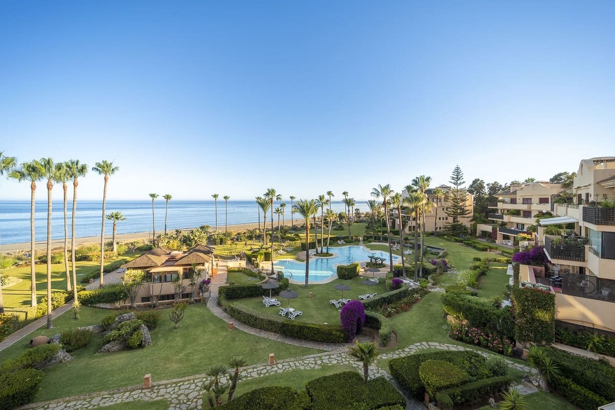 3 slaapkamer Penthouse te koop in Estepona met zwembad - € 2.795.000 (Ref: 10038591)