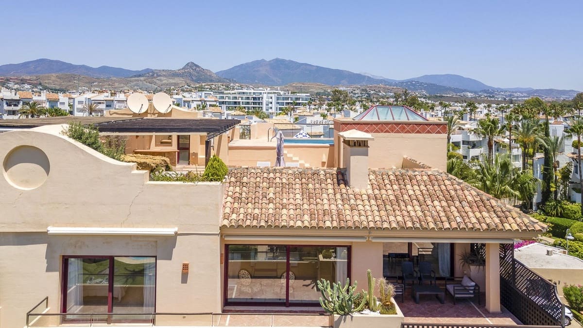 3 slaapkamer Penthouse te koop in Estepona met zwembad - € 2.795.000 (Ref: 10038591)