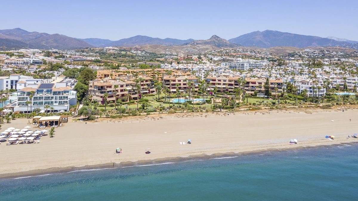 3 slaapkamer Penthouse te koop in Estepona met zwembad - € 2.795.000 (Ref: 10038591)