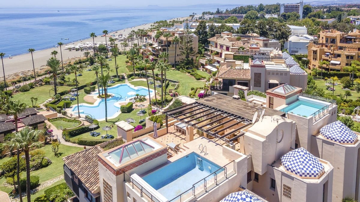 3 slaapkamer Penthouse te koop in Estepona met zwembad - € 2.795.000 (Ref: 10038591)
