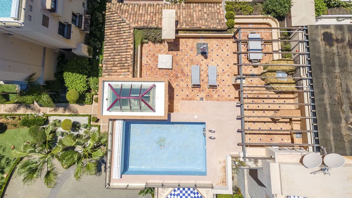 3 slaapkamer Penthouse te koop in Estepona met zwembad - € 2.795.000 (Ref: 10038591)