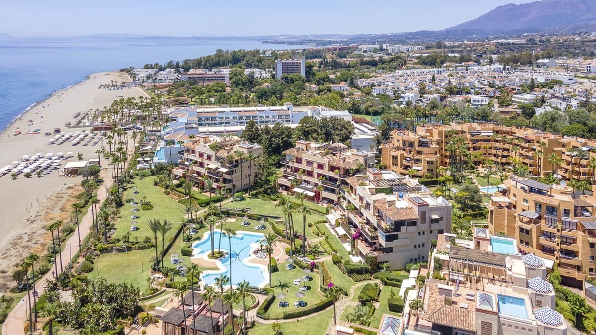 3 slaapkamer Penthouse te koop in Estepona met zwembad - € 2.795.000 (Ref: 10038591)