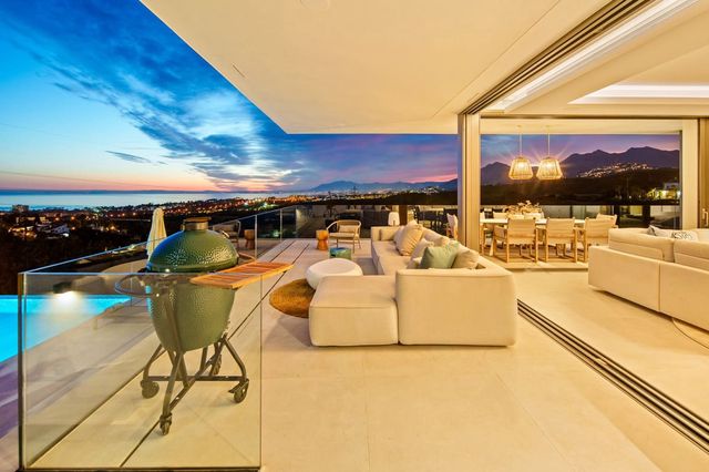4 sypialnia Willa na sprzedaż w El Rosario, Marbella z basenem garażem - 6 500 000 € (Ref: 10049886)