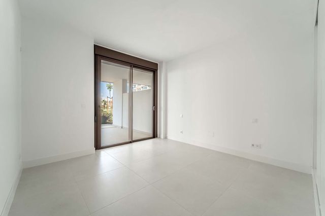 2 bedroom Apartment for sale in Castillo Sohail, Fuengirola with pool garage - € 499,000 (Ref: 10061048)