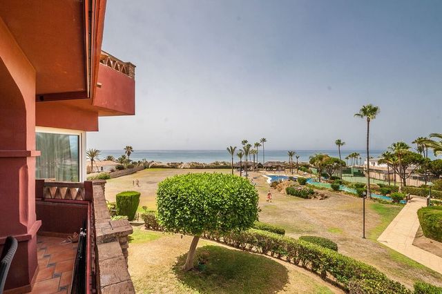 2 bedroom Apartment for sale in Elviria, Marbella with pool garage - € 950,000 (Ref: 10061049)