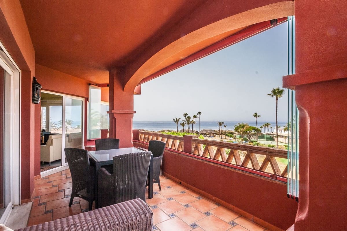 2 bedroom Apartment for sale in Elviria with pool garage - € 950,000 (Ref: 10061049)