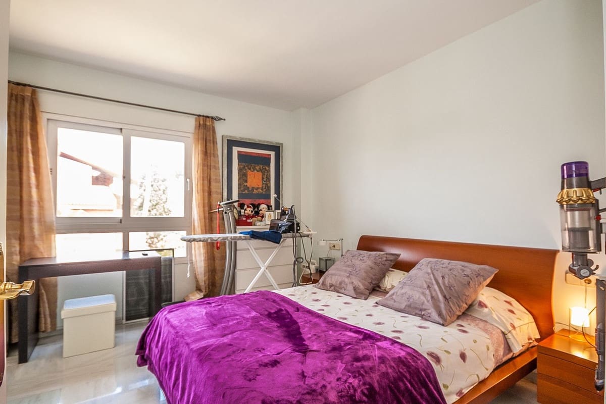 2 bedroom Apartment for sale in Elviria with pool garage - € 950,000 (Ref: 10061049)
