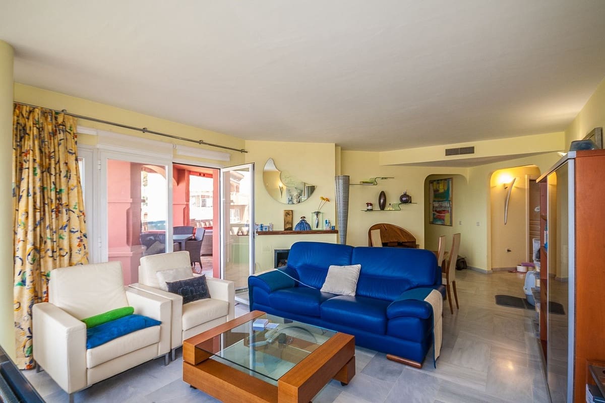 2 bedroom Apartment for sale in Elviria with pool garage - € 950,000 (Ref: 10061049)