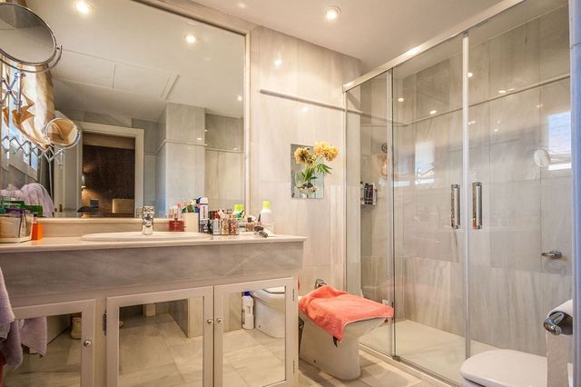 2 bedroom Apartment for sale in Elviria, Marbella with pool garage - € 950,000 (Ref: 10061049)