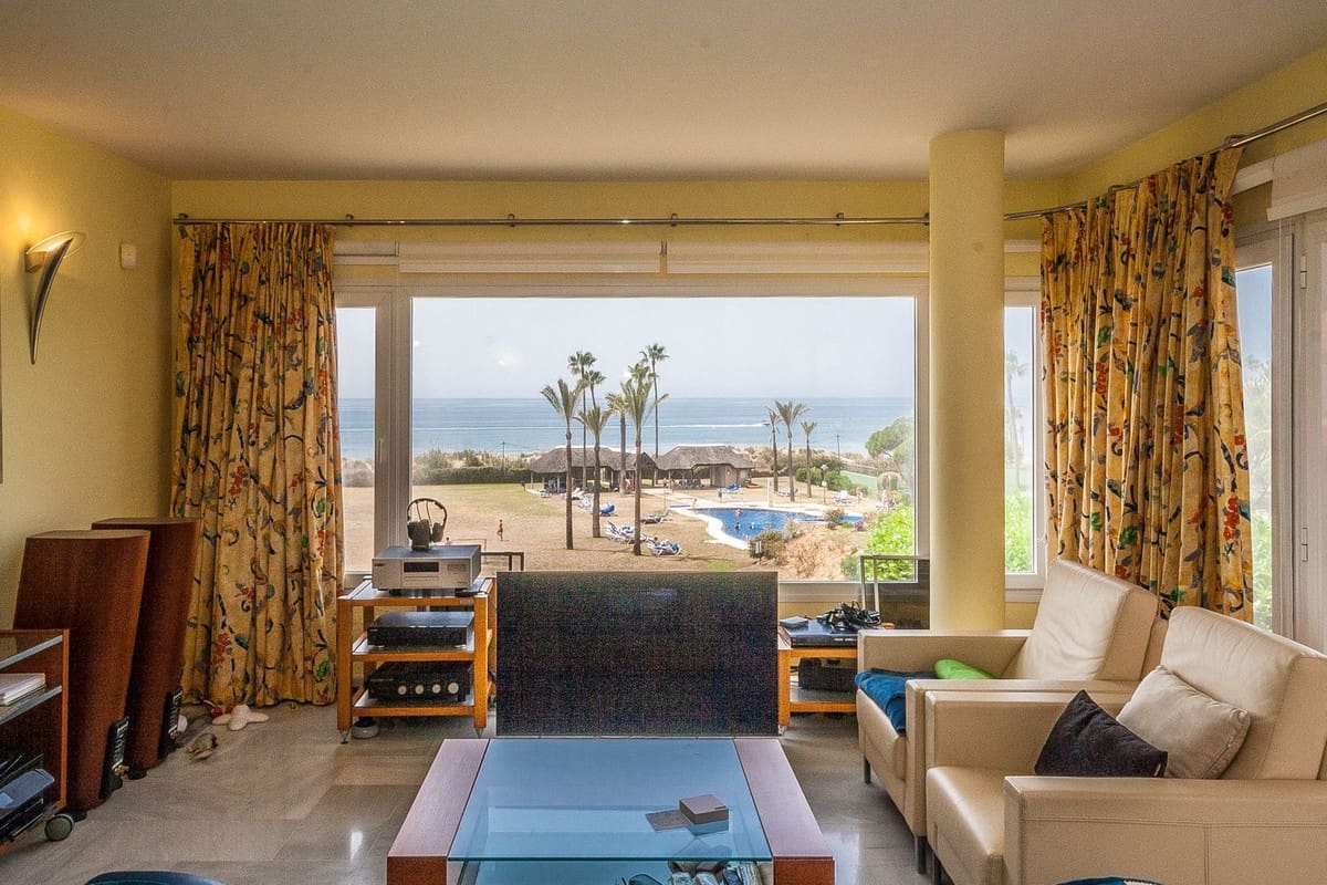 2 bedroom Apartment for sale in Elviria with pool garage - € 950,000 (Ref: 10061049)