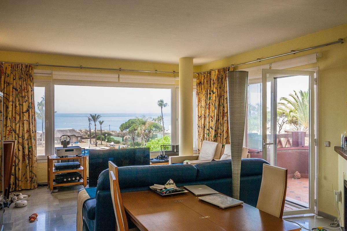 2 bedroom Apartment for sale in Elviria with pool garage - € 950,000 (Ref: 10061049)