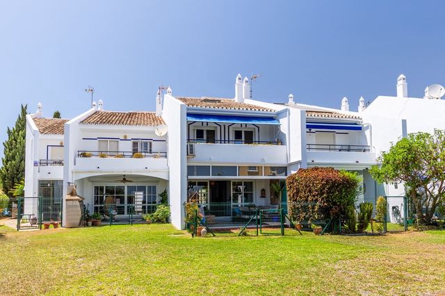 4 slaapkamer Huis te koop in Calahonda, Mijas met zwembad garage - € 585.000 (Ref: 10066936)