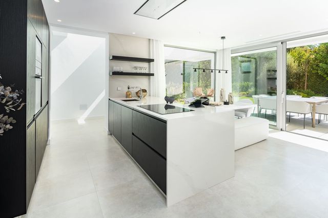 4 soveværelse Villa til salg i Parque Central, Estepona med swimmingpool garage - € 2.440.000 (Ref: 10101132)