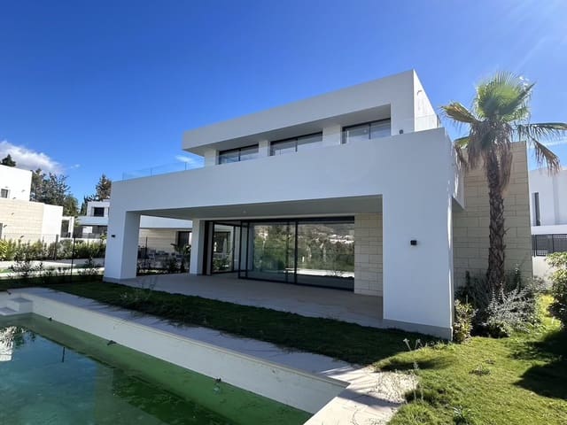 4 soveværelse Villa til salg i Río Real, Marbella med garage - € 2.500.000 (Ref: 8663431)