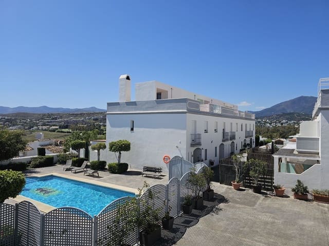 3 soveværelse Semi-Rækkehus til salg i Atalaya-Isdabe, Estepona med swimmingpool garage - € 450.000 (Ref: 9122644)