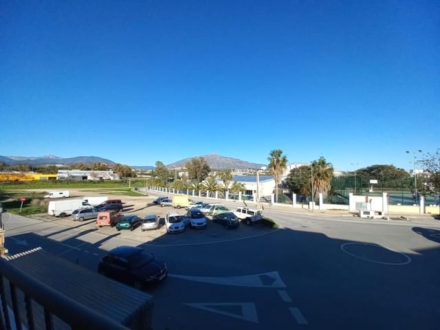 5 soveværelse Semi-Rækkehus til salg i San Pedro de Alcantara, Marbella med garage - € 1.050.000 (Ref: 9122701)