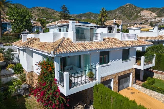 3 soveværelse Semi-Rækkehus til salg i Benalmádena med garage - € 795.000 (Ref: 9122764)