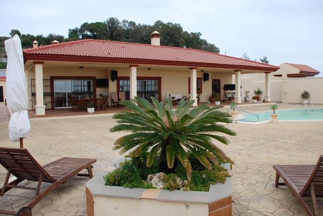 4 soveværelse Bungalow til salg i Estepona med swimmingpool garage - € 1.200.000 (Ref: 9123179)