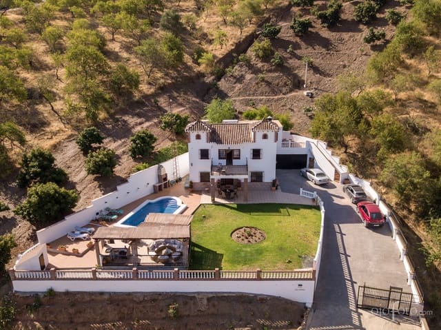 5 sypialnia Willa na sprzedaż w Iznate z basenem garażem - 545 000 € (Ref: 9147548)