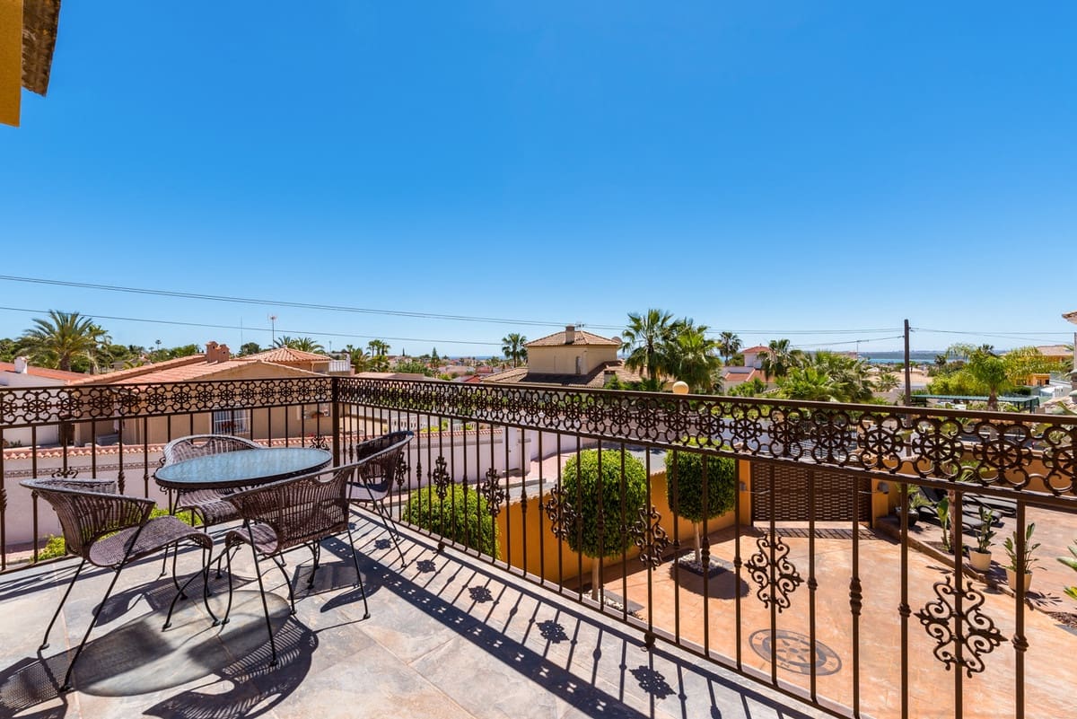 Chalet de 4 habitaciones en Ciudad Quesada en venta - 895.000 € (Ref: 9363551)