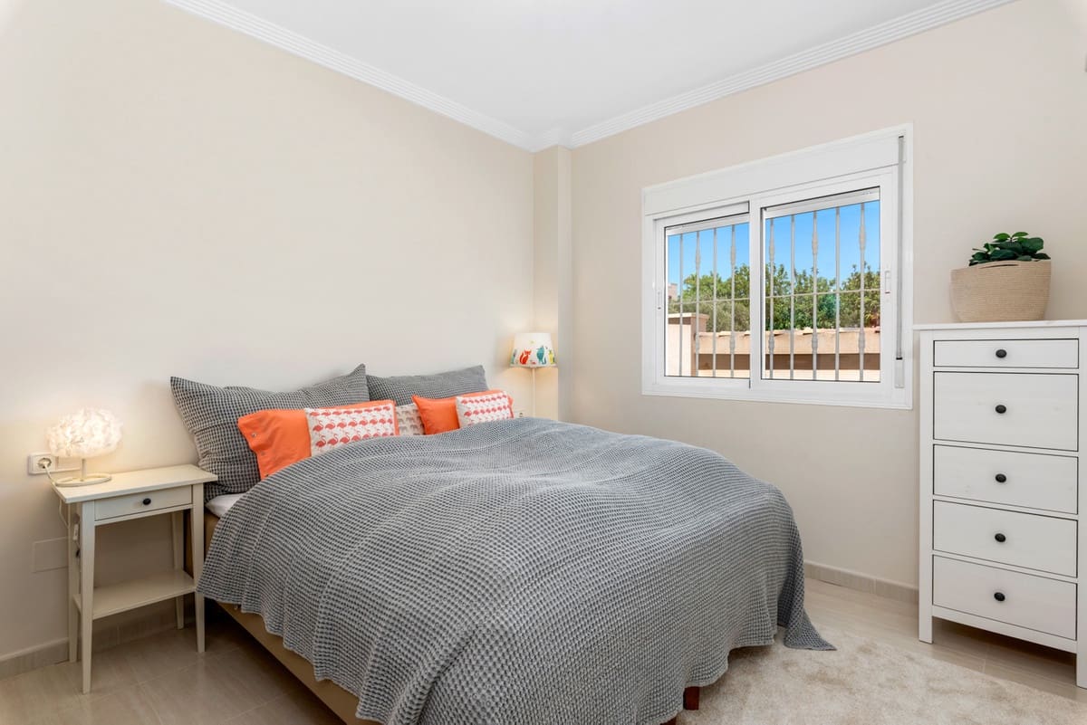 Chalet de 4 habitaciones en Ciudad Quesada en venta - 890.000 € (Ref: 9363553)