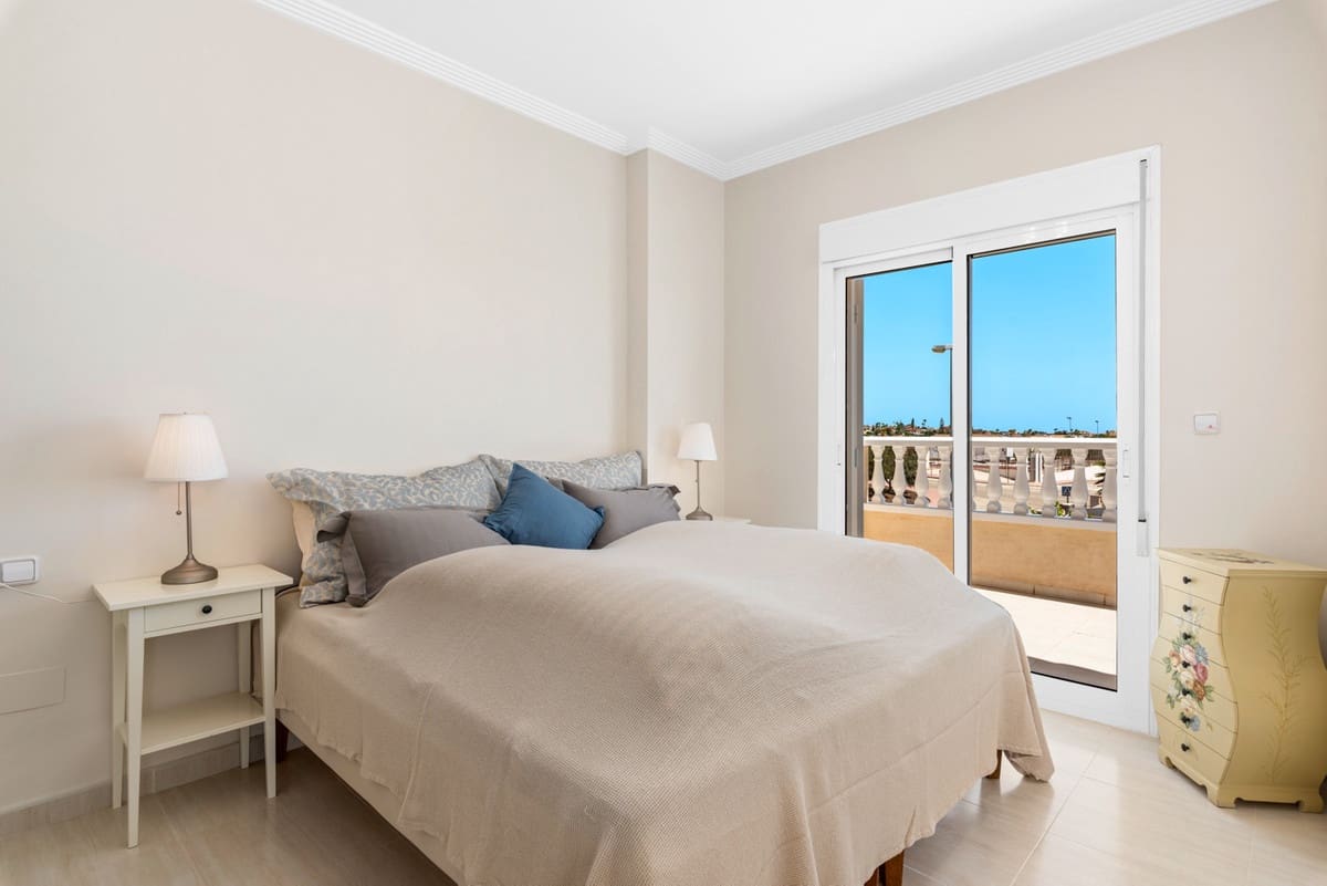 Chalet de 4 habitaciones en Ciudad Quesada en venta - 890.000 € (Ref: 9363553)