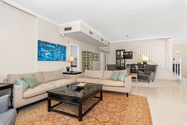 Chalet de 4 habitaciones en Ciudad Quesada, Rojales en venta - 890.000 € (Ref: 9363553)