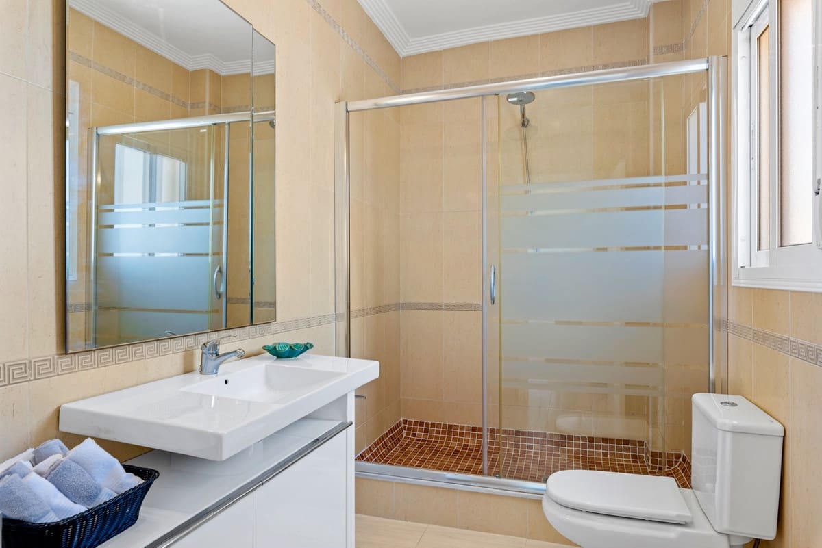 Chalet de 4 habitaciones en Ciudad Quesada en venta - 890.000 € (Ref: 9363553)