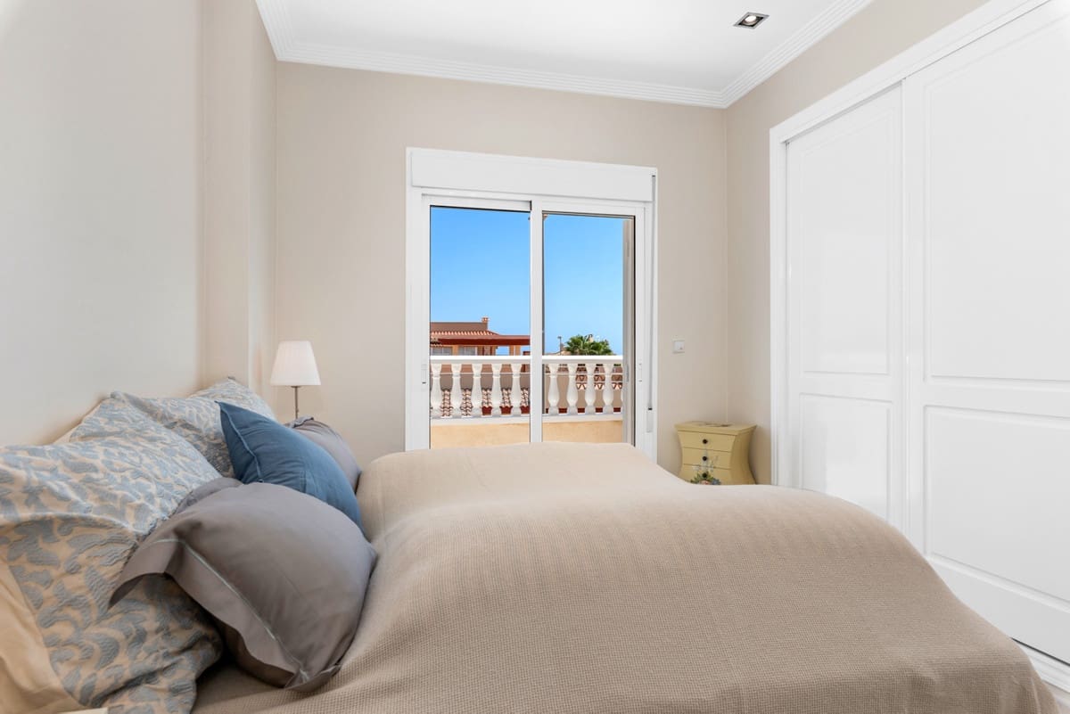 Chalet de 4 habitaciones en Ciudad Quesada en venta - 890.000 € (Ref: 9363553)