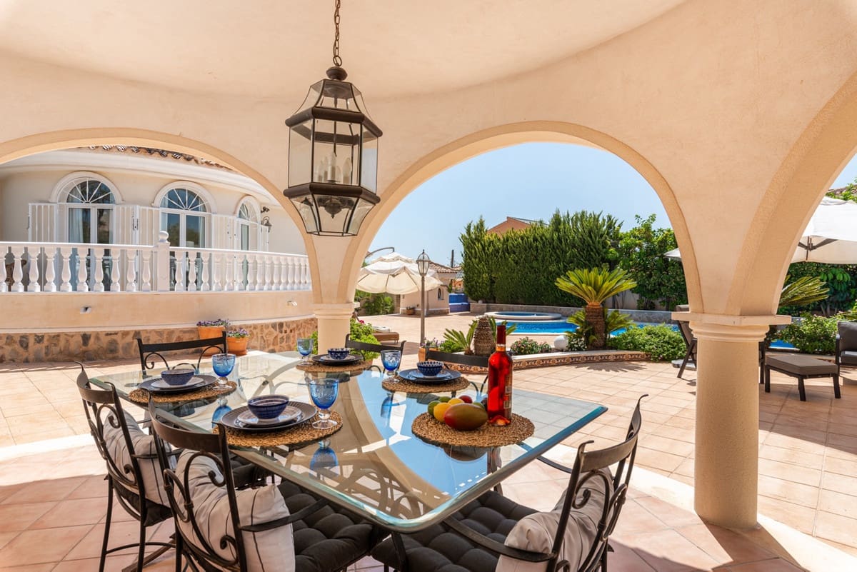 Chalet de 4 habitaciones en Ciudad Quesada en venta - 890.000 € (Ref: 9363553)