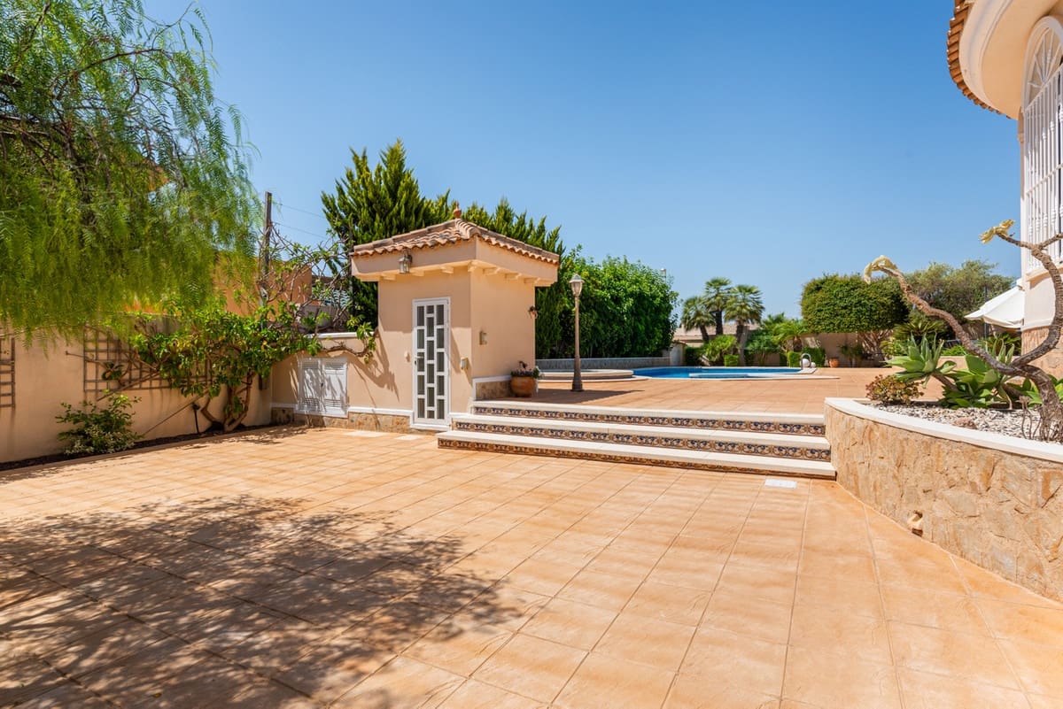 Chalet de 4 habitaciones en Ciudad Quesada en venta - 890.000 € (Ref: 9363553)