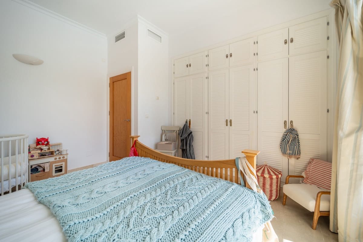 4 sovrum Villa till salu i Istan - 1 550 000 € (Ref: 9363555)