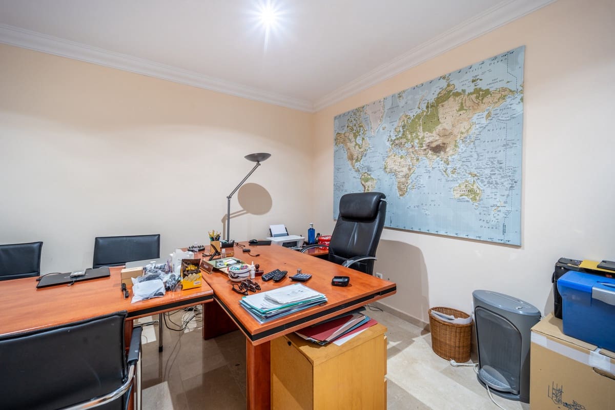 4 sovrum Villa till salu i Istan - 1 550 000 € (Ref: 9363555)