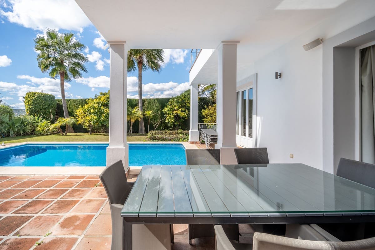 4 sovrum Villa till salu i Istan - 1 550 000 € (Ref: 9363555)