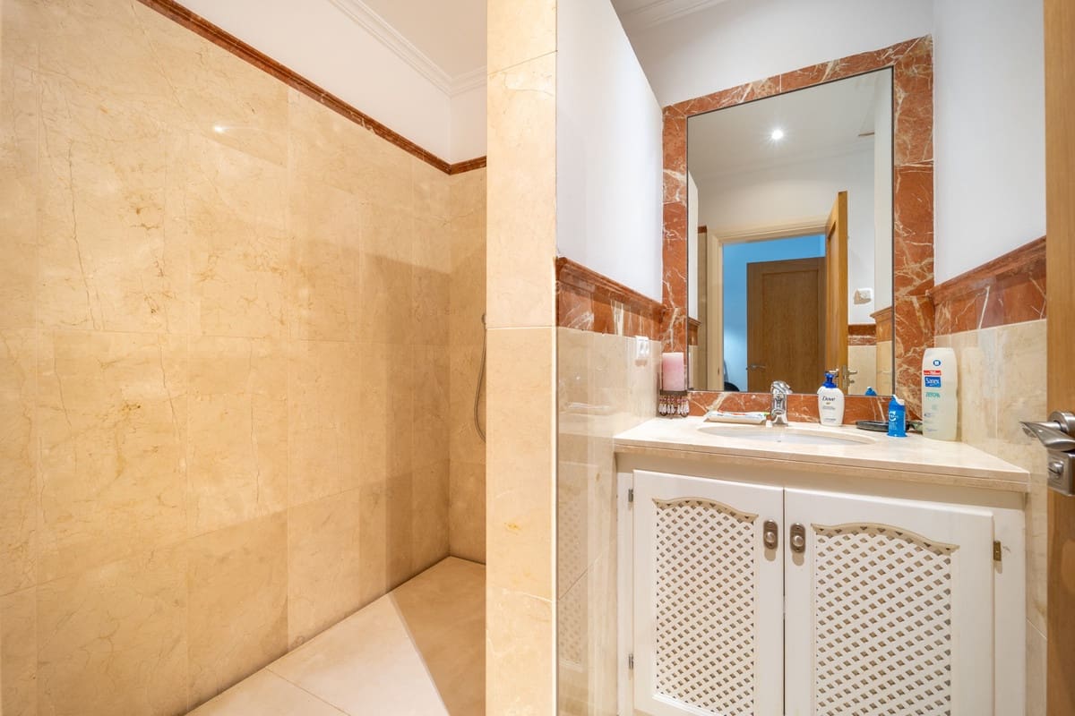 4 sovrum Villa till salu i Istan - 1 550 000 € (Ref: 9363555)