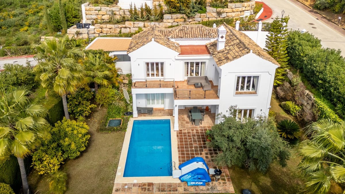 4 sovrum Villa till salu i Istan - 1 550 000 € (Ref: 9363555)