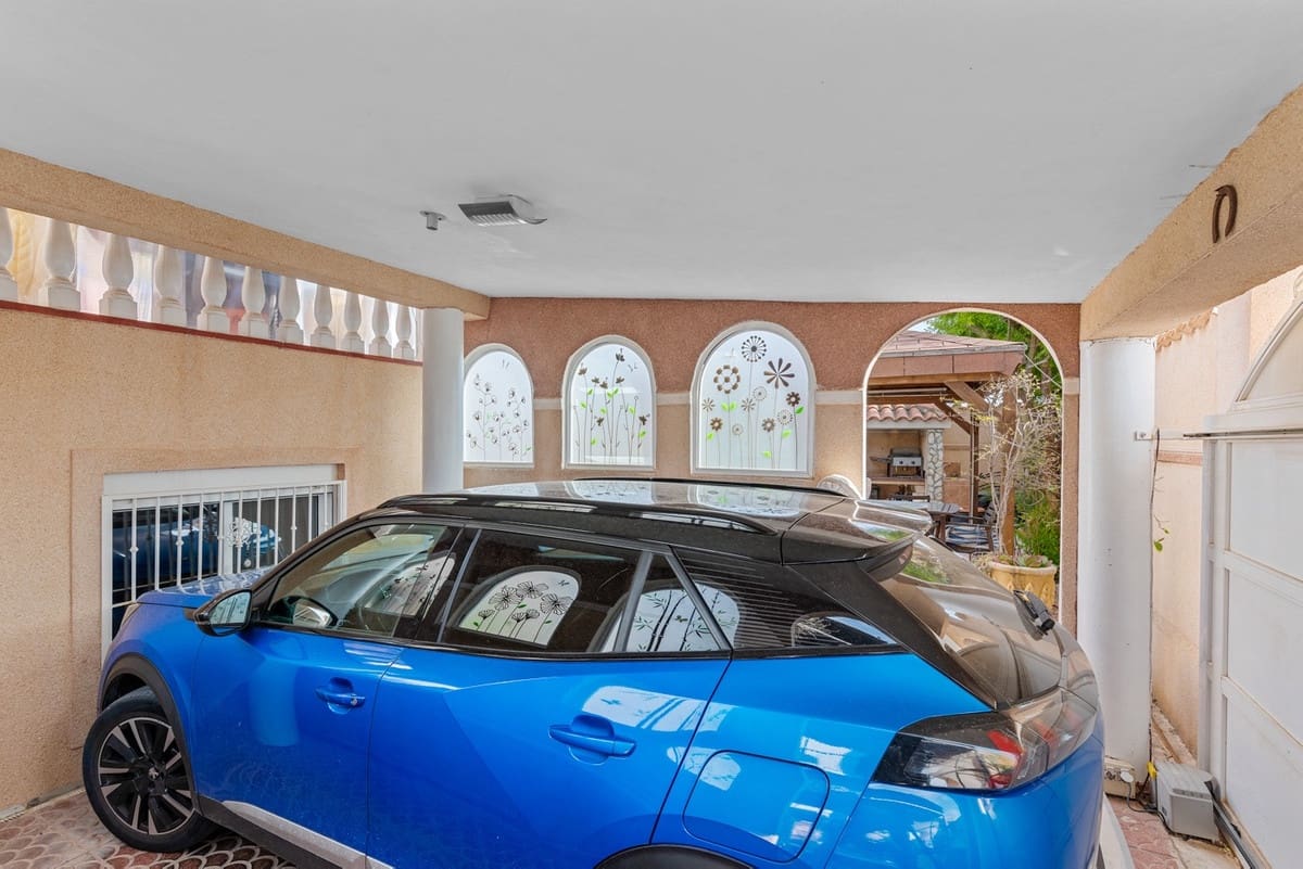 4 bedroom Villa for sale in Ciudad Quesada - € 419,000 (Ref: 9363567)