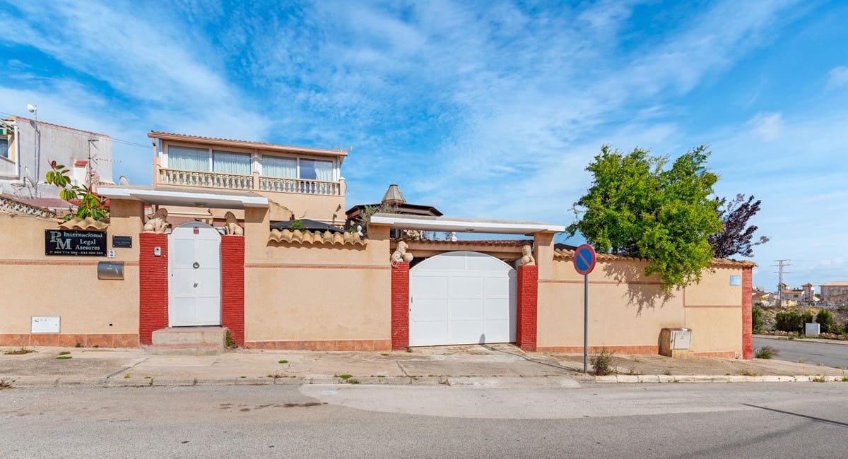 4 bedroom Villa for sale in Ciudad Quesada - € 419,000 (Ref: 9363567)