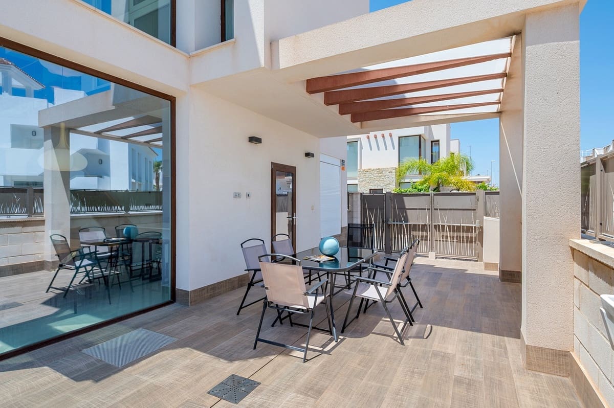 3 soveværelse Semi-Rækkehus til salg i Ciudad Quesada - € 499.000 (Ref: 9363573)