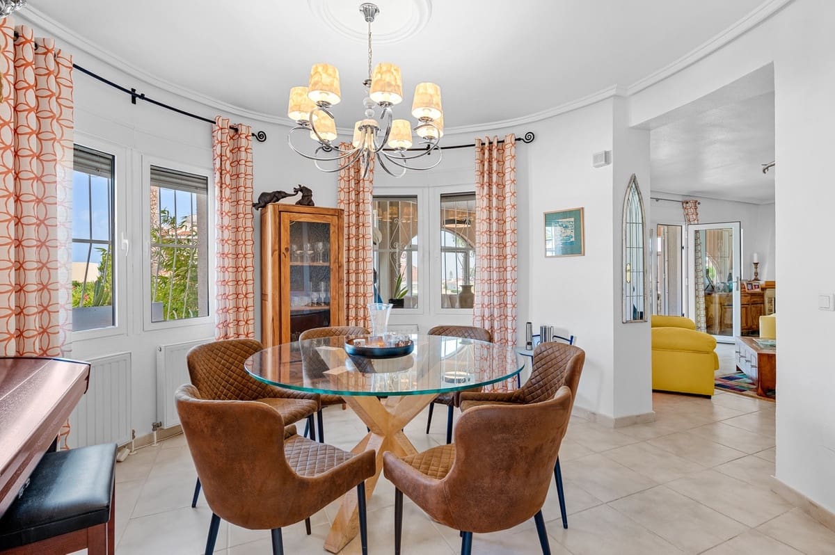 5 camera da letto Villa in vendita in Ciudad Quesada - 630.000 € (Rif: 9363576)