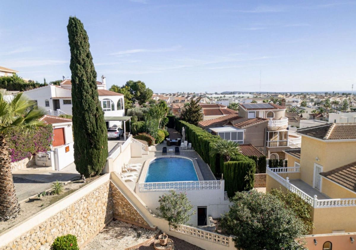 Chalet de 5 habitaciones en Ciudad Quesada en venta - 695.000 € (Ref: 9363586)