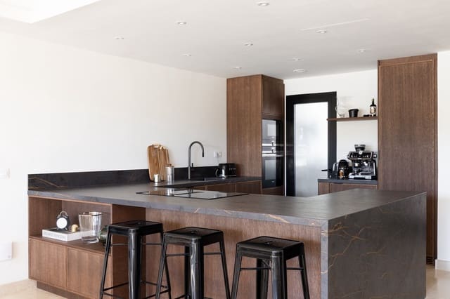 3 makuuhuone Omakotitalo myytävänä paikassa Golden Mile, Marbella - 2 100 000 € (Ref: 9363598)