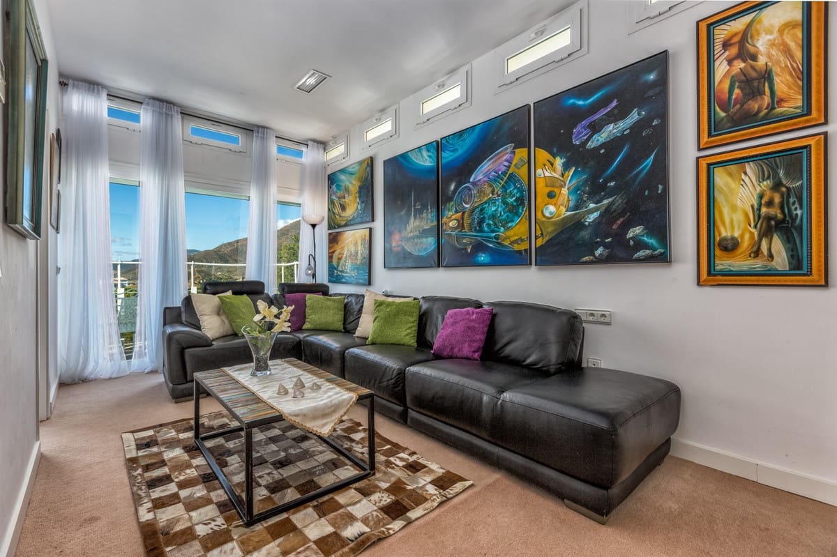 7 bedroom Villa for sale in Estepona - € 3,990,000 (Ref: 9363615)