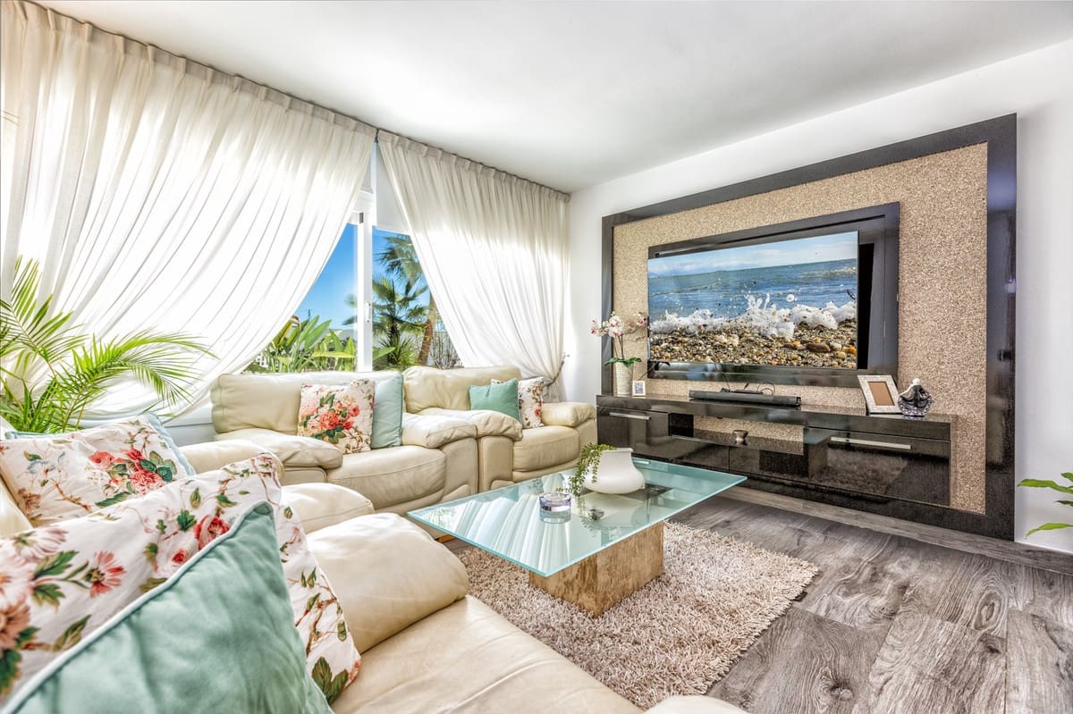 7 bedroom Villa for sale in Estepona - € 3,990,000 (Ref: 9363615)