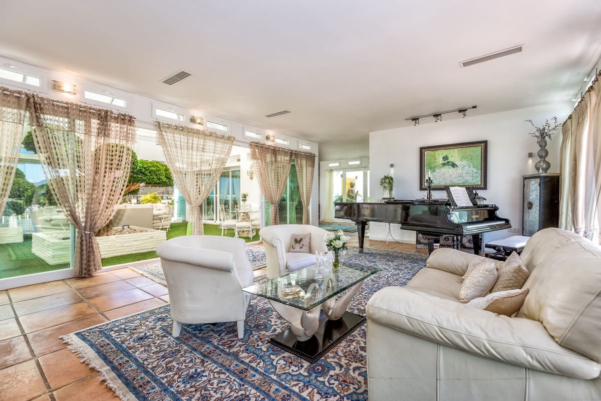 7 bedroom Villa for sale in Estepona - € 3,990,000 (Ref: 9363615)